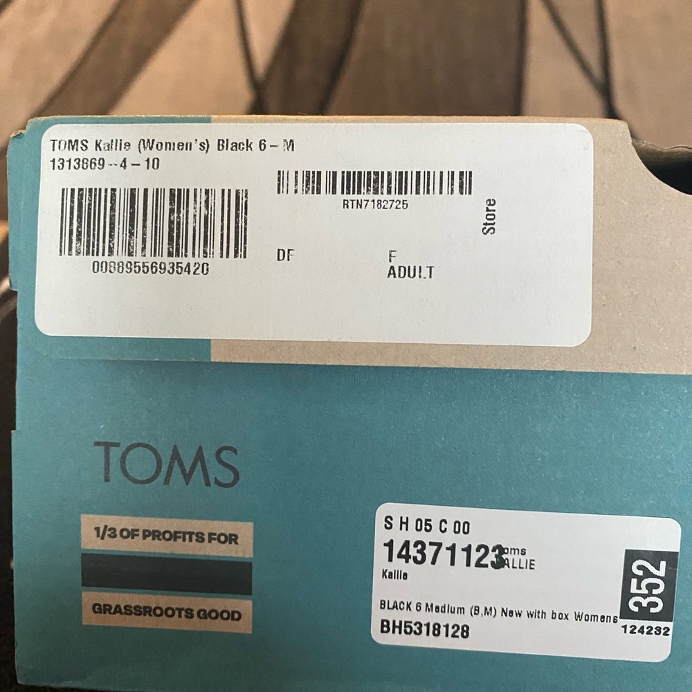 Toms Black Suede Women's Boots - Picture 4 of 4